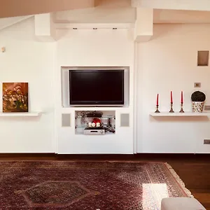 https://appartamento-incantevole-a-piacenza-29121.emilia-romagnahotels.net