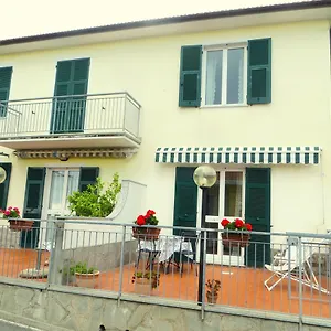 https://la-casa-gialla-moneglia.hotelitalianriviera.com